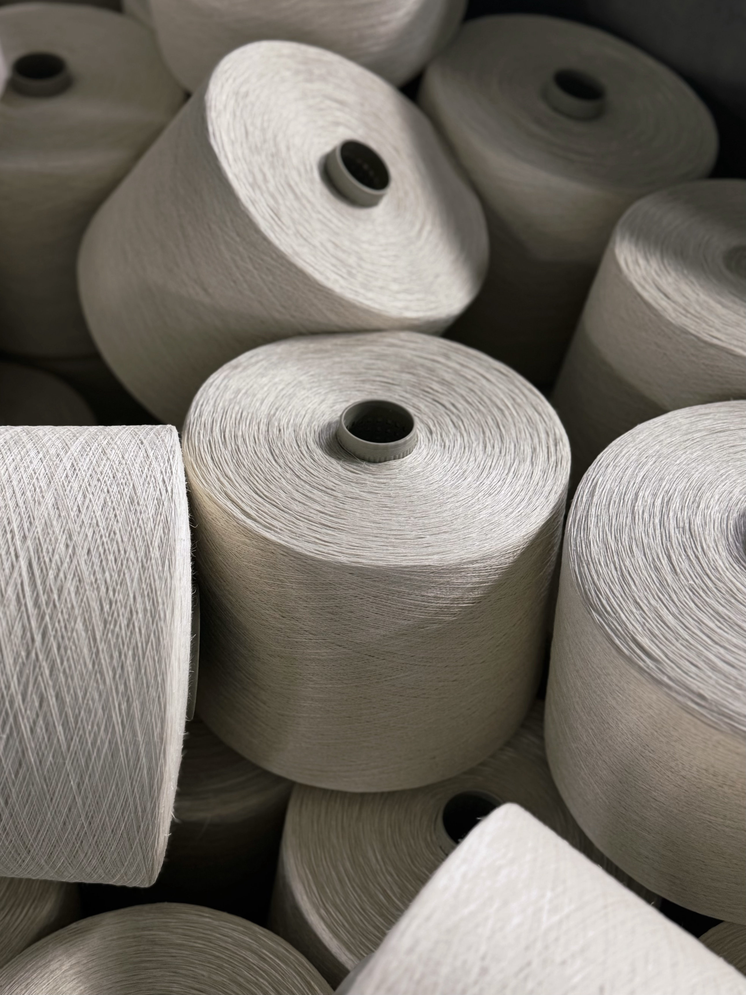 Linen yarn in natural and bleached finishes