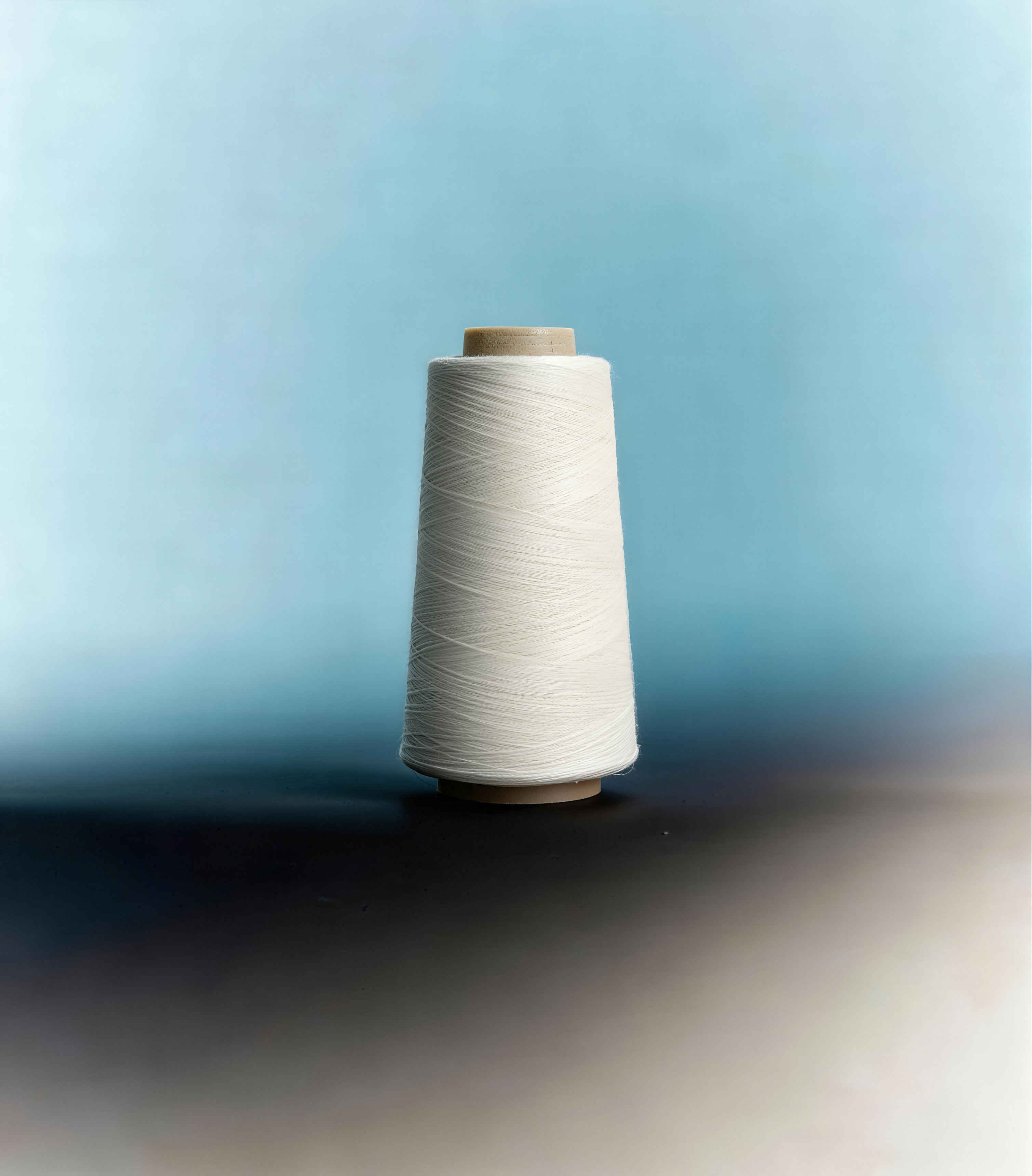 Semi-bleached linen yarn with soft ivory finish