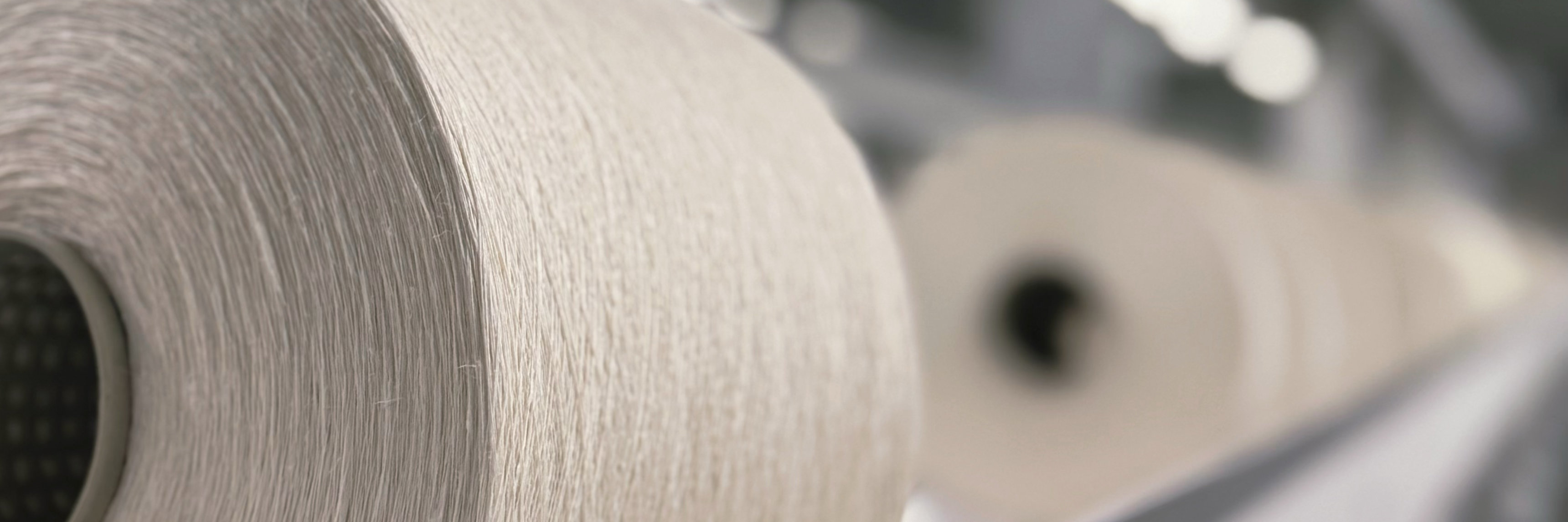 Dyed linen yarn in assorted colors for weaving